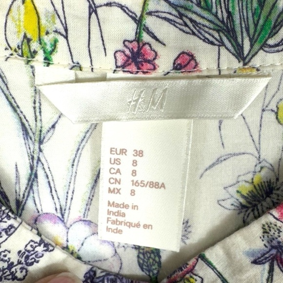 4 for $20 SALE! H&M Ruffle Shoulder Collarless Button Top, Wildflower Multi, 8 - Picture 5 of 9